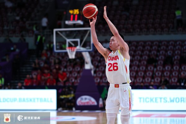 周琦：我们总总决赛  打广厦输很大程度因朱俊龙 防卫  高度&速度作用大